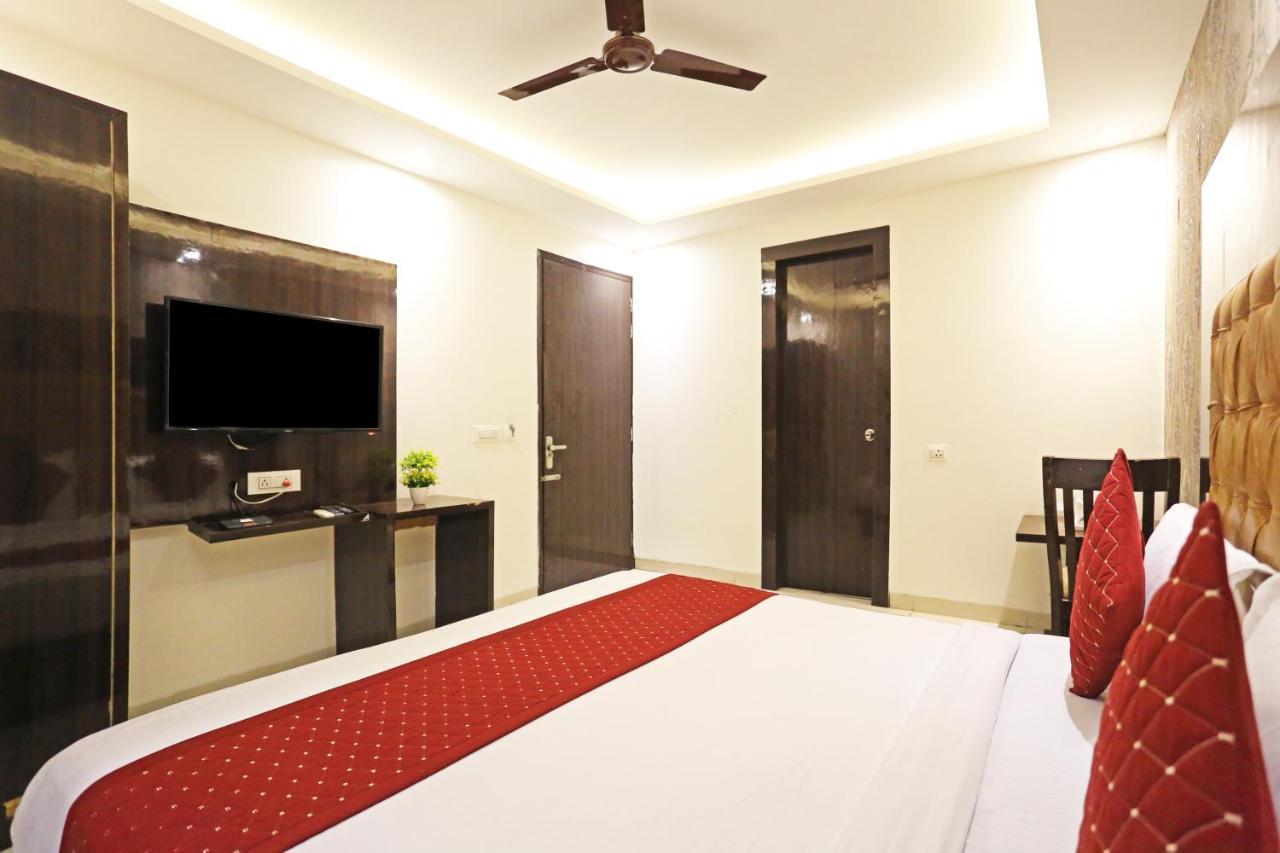 Hotel Iconic Near Delhi Igi International Airport Neu-Delhi Exterior foto