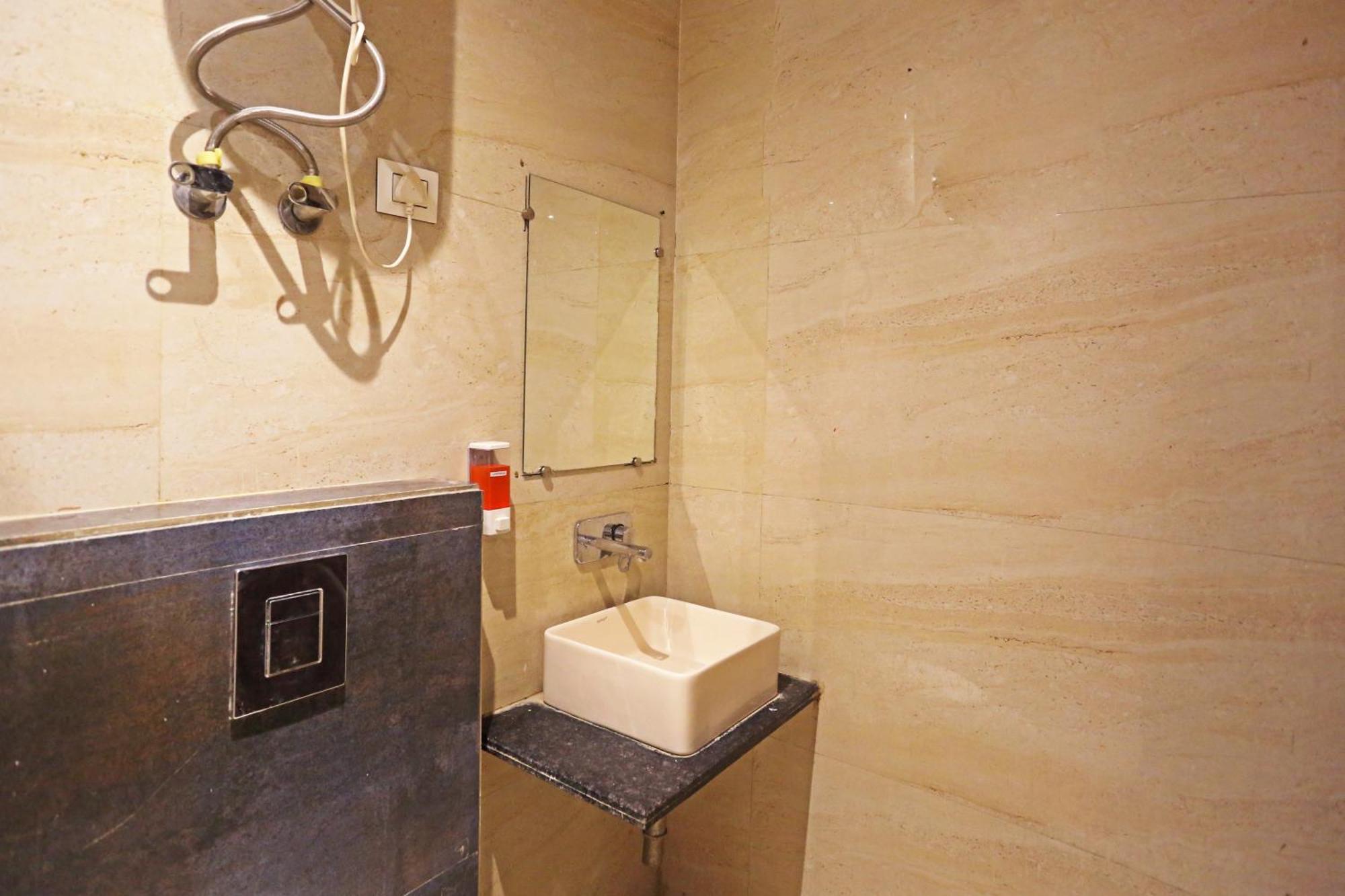 Hotel Iconic Near Delhi Igi International Airport Neu-Delhi Exterior foto