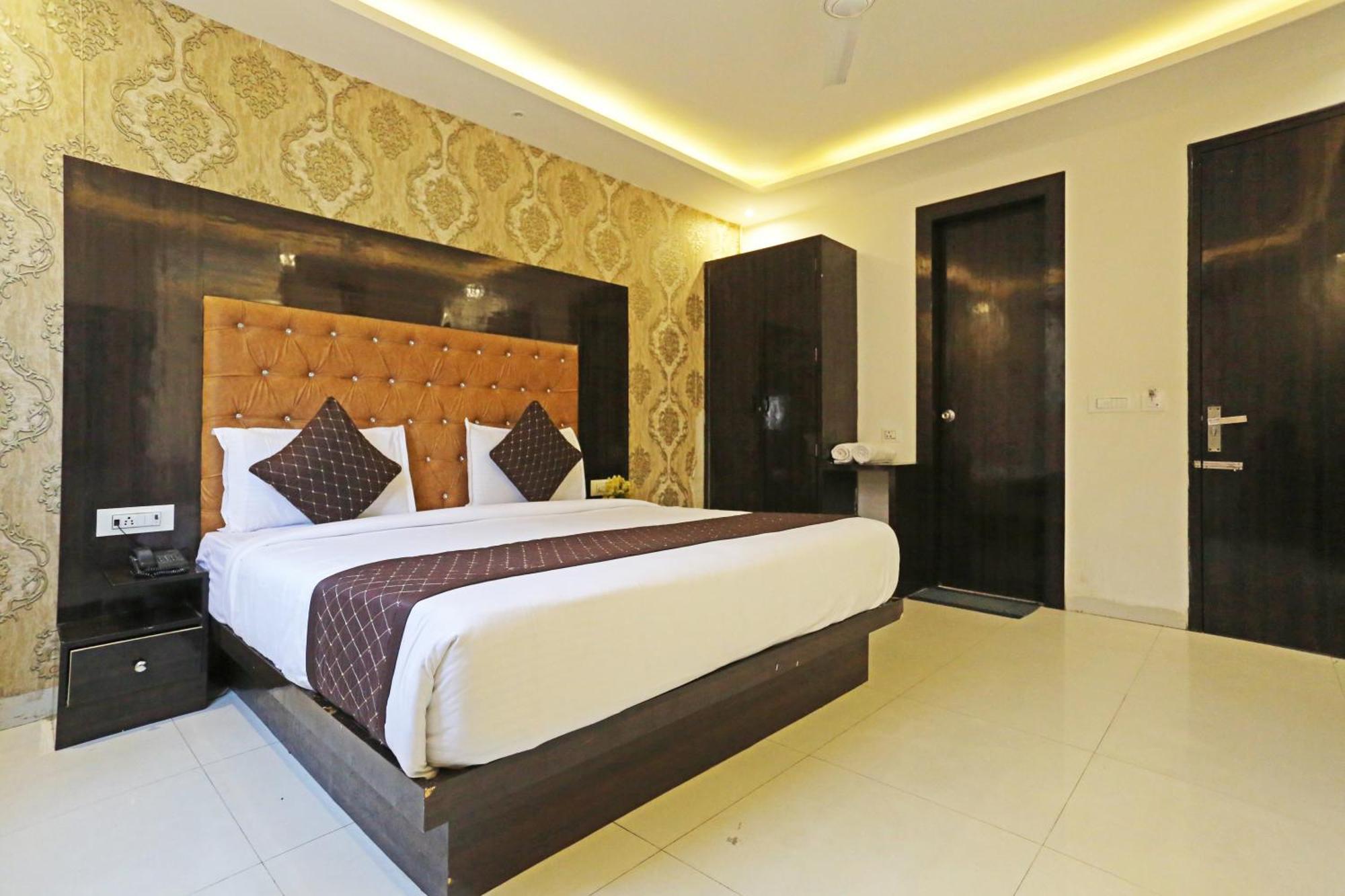 Hotel Iconic Near Delhi Igi International Airport Neu-Delhi Exterior foto